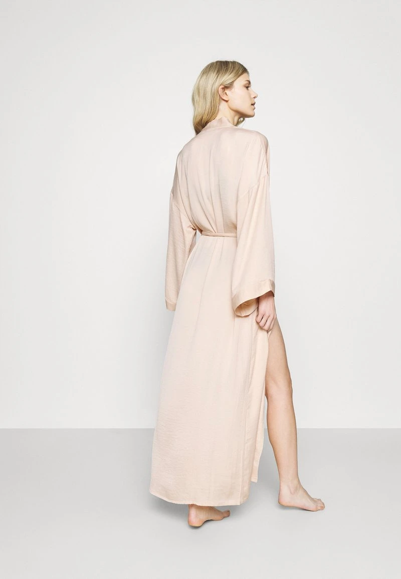 Anna Field Albornoz - Nude, Mujer 5 Anna Field Albornoz - Nude, Mujer - Imagen 3