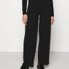 Anna Field BELTED FLARED LEG PANTS - Pantalones - Black, Mujer