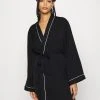 Anna Field AMANDA SATIN DRESSING GOWN - Albornoz - Black, Mujer 2 Anna Field AMANDA SATIN DRESSING GOWN - Albornoz - Black, Mujer -Anna Field Ventas 2022 c8514e45c9704a56b441d86f6c913dc1