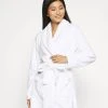 Anna Field LADIES PLUSH BATHROBE - Albornoz - White, Mujer -Anna Field Ventas 2022 d1f8c2190e8e4364bef1b74129f78a46